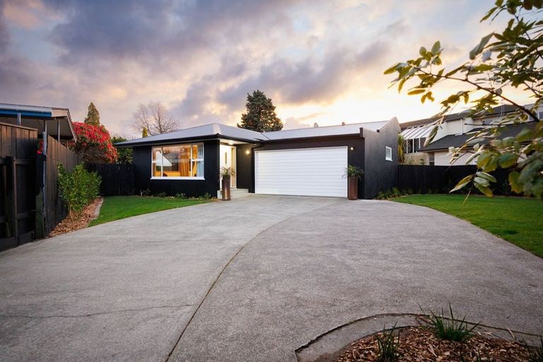 Photo of property in 23 Saint Albans Avenue, Hokowhitu, Palmerston North, 4410