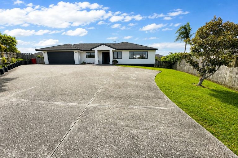 Photo of property in 17 Rivervale Grove, Stanmore Bay, Whangaparaoa, 0932