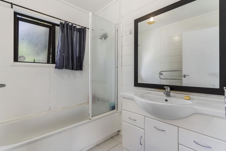 Photo of property in 2/11 Bluewater Place, Wattle Downs, Auckland, 2103