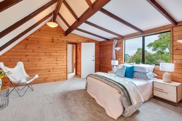 Photo of property in 1/21 Chablis Place, Henderson, Auckland, 0612