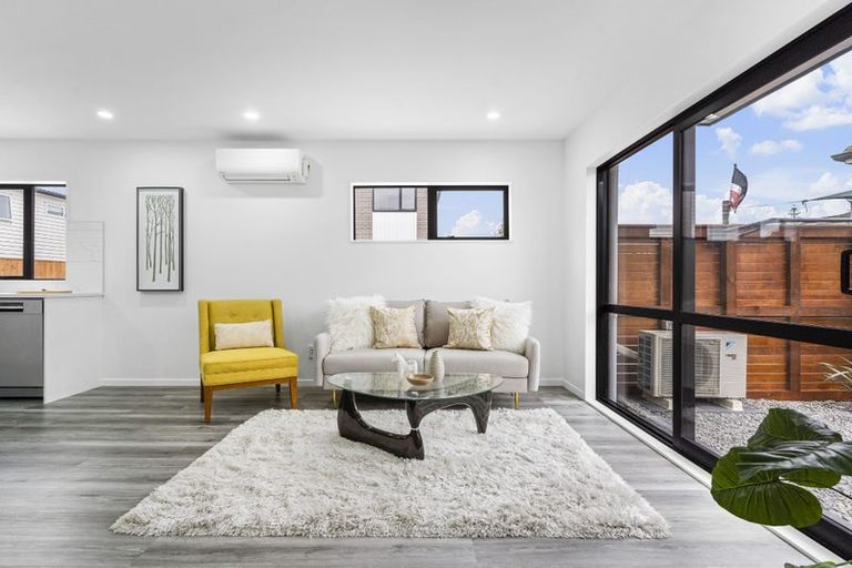 Photo of property in 7c Gladfield Lane, Te Atatu Peninsula, Auckland, 0610