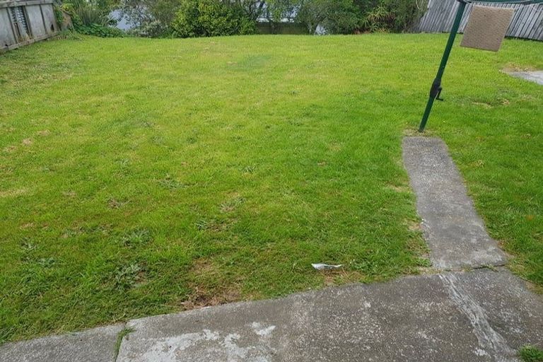 Photo of property in 13 Barclay Street, Newlands, Wellington, 6037