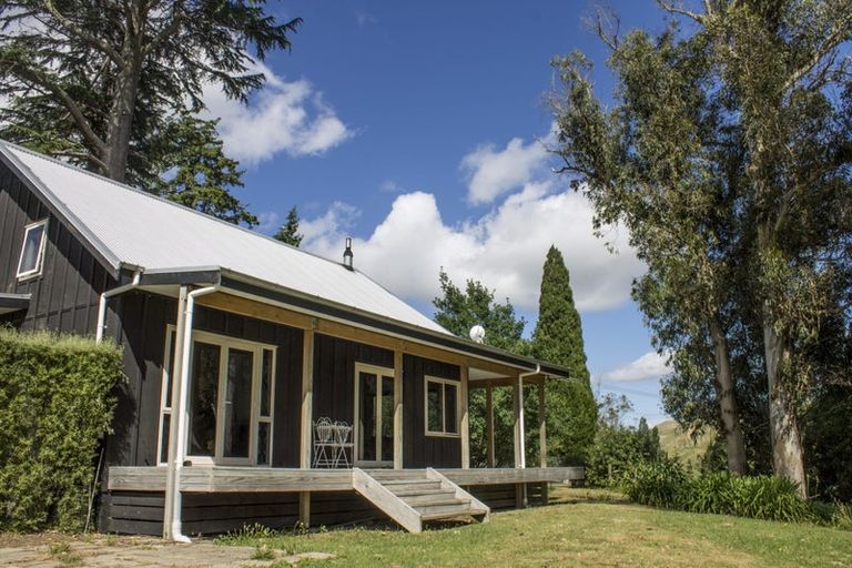 Photo of property in 211 Rochfort Road, Kahuranaki, Havelock North, 4295