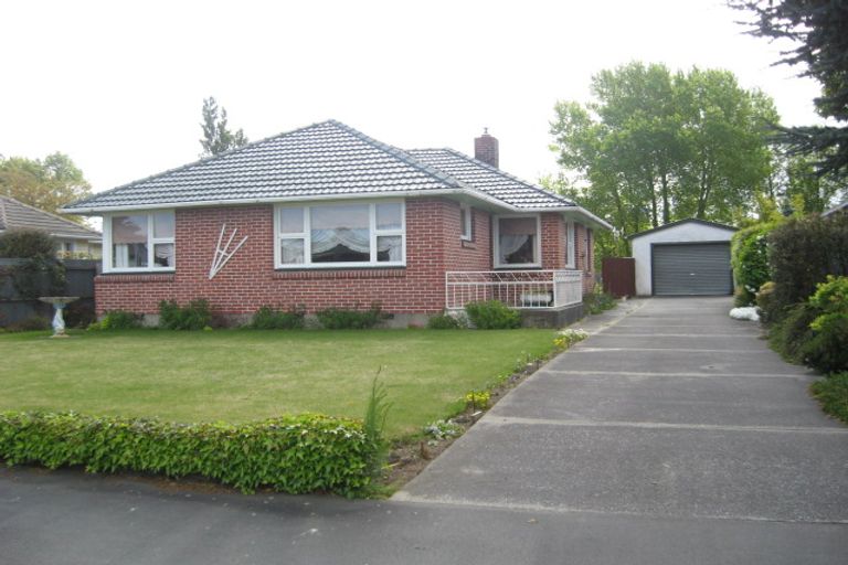 Photo of property in 27 Canberra Place, Redwood, Christchurch, 8051