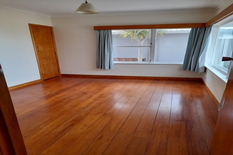 Photo of property in 2/73 Deep Creek Road, Waiake, Auckland, 0630