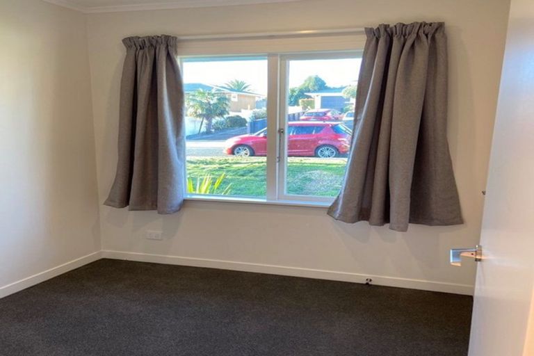 Photo of property in 3 Adriatic Avenue, Henderson, Auckland, 0612