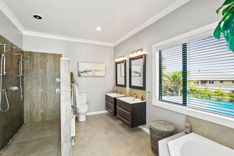 Photo of property in 128 Wairau Road, Oakura, 4314