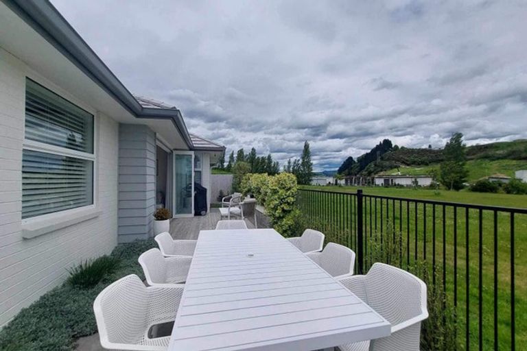 Photo of property in 63 Awataha Crescent, Pyes Pa, Tauranga, 3110