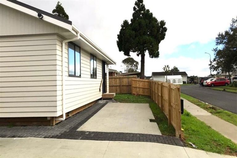 Photo of property in 9 Forbury Place, Mangere, Auckland, 2022