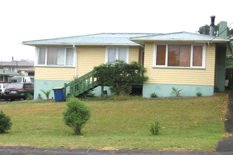 Photo of property in 5 Phelps Place, Glendene, Auckland, 0602