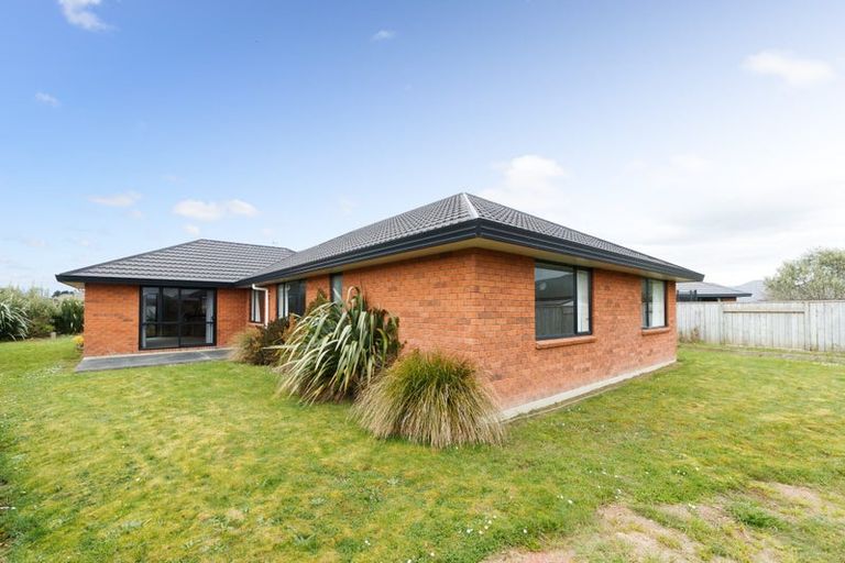 Photo of property in 11 Orlando Way, Kelvin Grove, Palmerston North, 4414