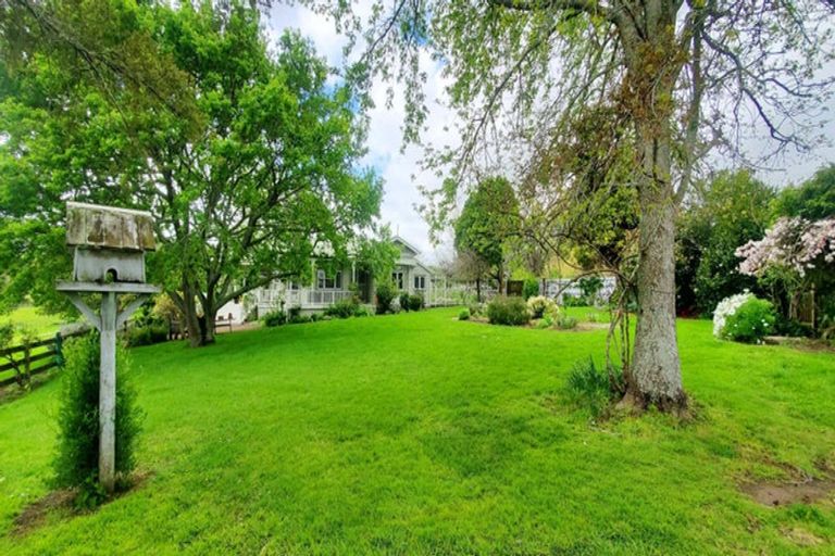 Photo of property in 272 Waihoehoe Road, Drury, 2577