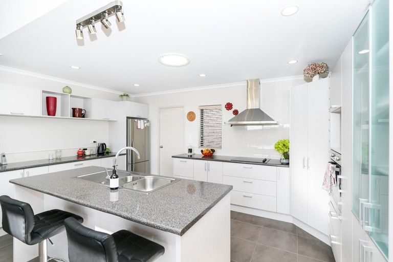 Photo of property in 2 Ruske Place, Grandview Heights, Hamilton, 3200