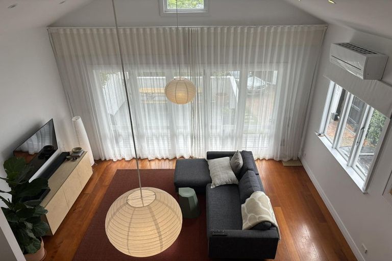 Photo of property in 8 Beach Road, Northcote Point, Auckland, 0627
