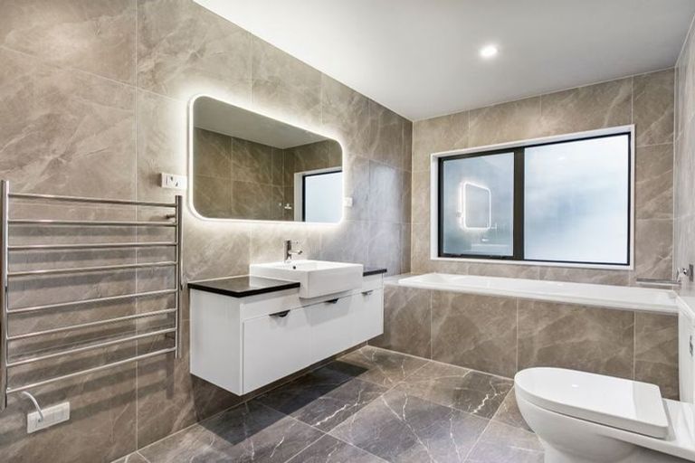 Photo of property in 15 Ti Kouka Place, Te Atatu Peninsula, Auckland, 0610