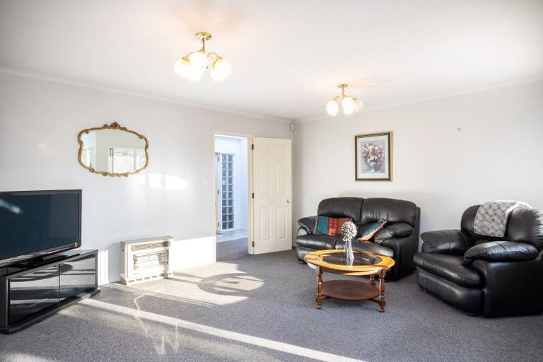 Photo of property in 3a Kinross Drive, Merrilands, New Plymouth, 4312