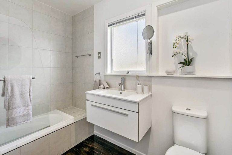 Photo of property in 15 Saffron Street, Birkdale, Auckland, 0626