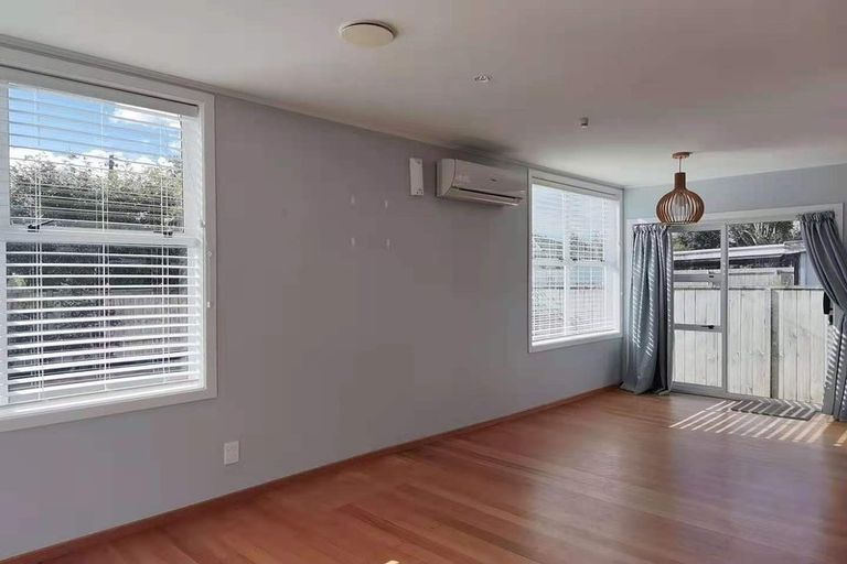 Photo of property in 4 Springbank Lane, Te Atatu Peninsula, Auckland, 0610