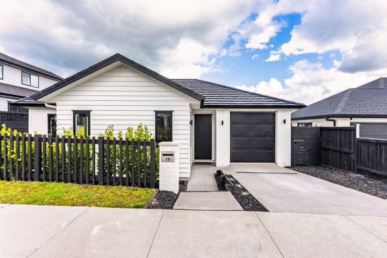 Photo of property in 18 John Fair Drive, Wainui, 0932