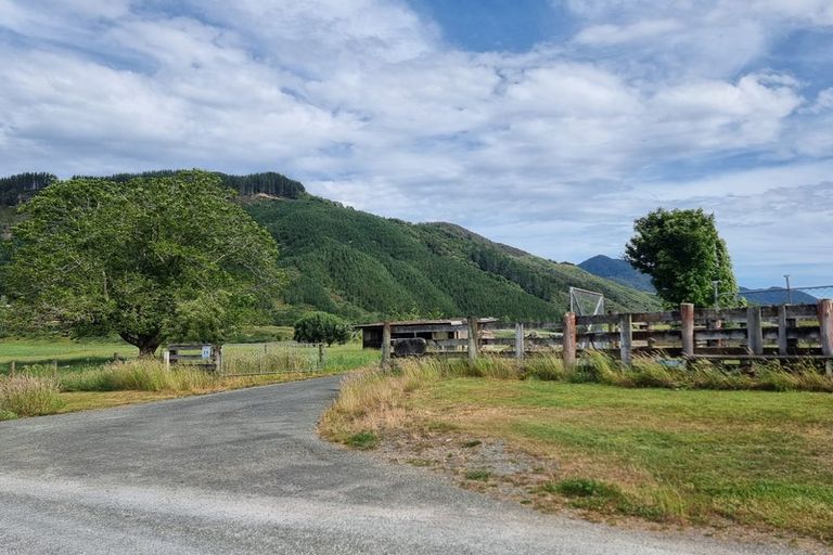 Photo of property in 72 Hotham Street, Murchison, 7007