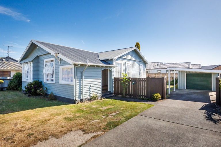 Photo of property in 11 Brightwater Terrace, Terrace End, Palmerston North, 4410