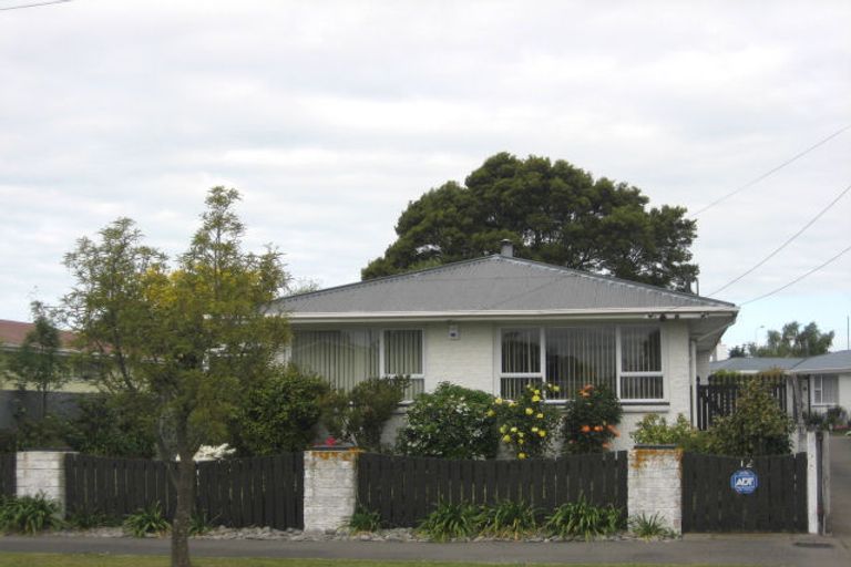 Photo of property in 12 Colesbury Street, Bishopdale, Christchurch, 8053
