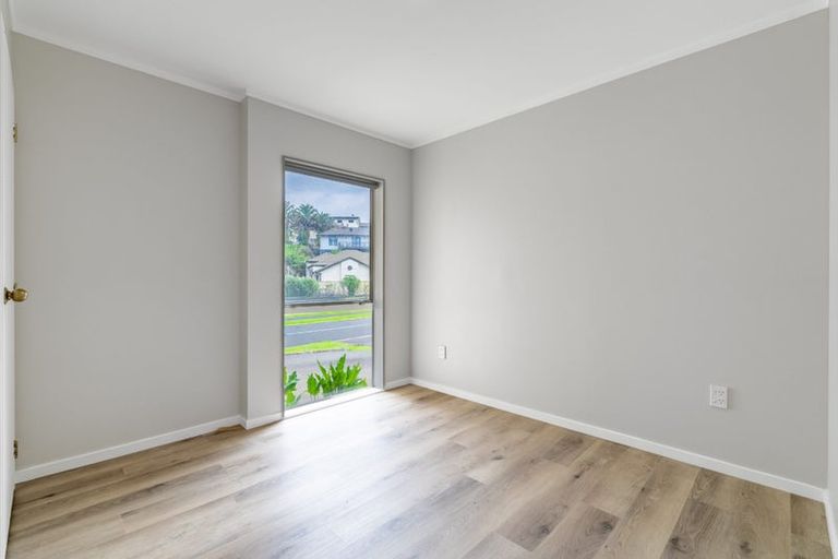 Photo of property in 44 De Havilland Drive, Goodwood Heights, Auckland, 2105