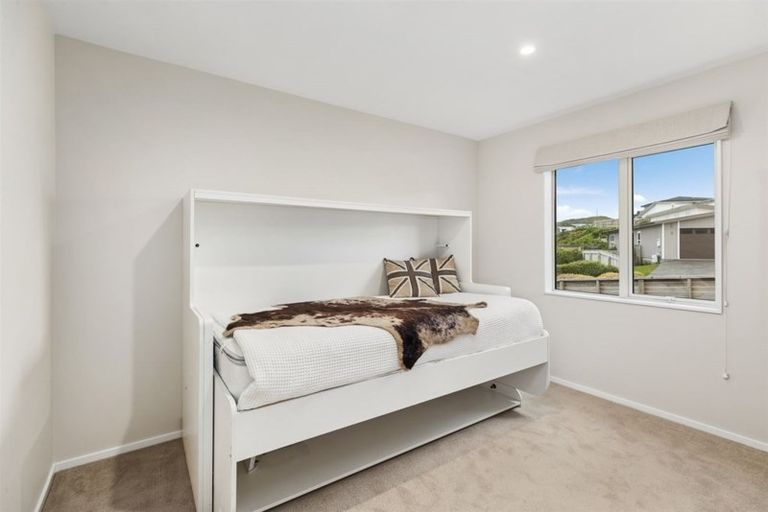 Photo of property in 7 Sue Dow Lane, Aotea, Porirua, 5024