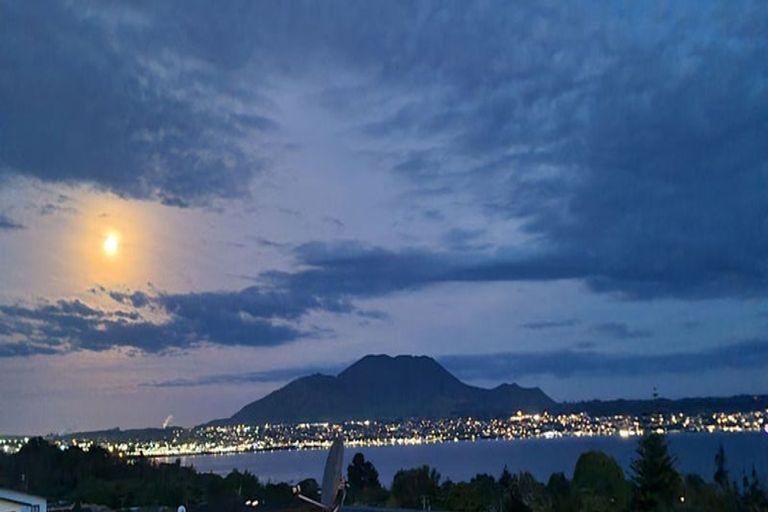 Photo of property in 7 Silich Street, Acacia Bay, Taupo, 3330