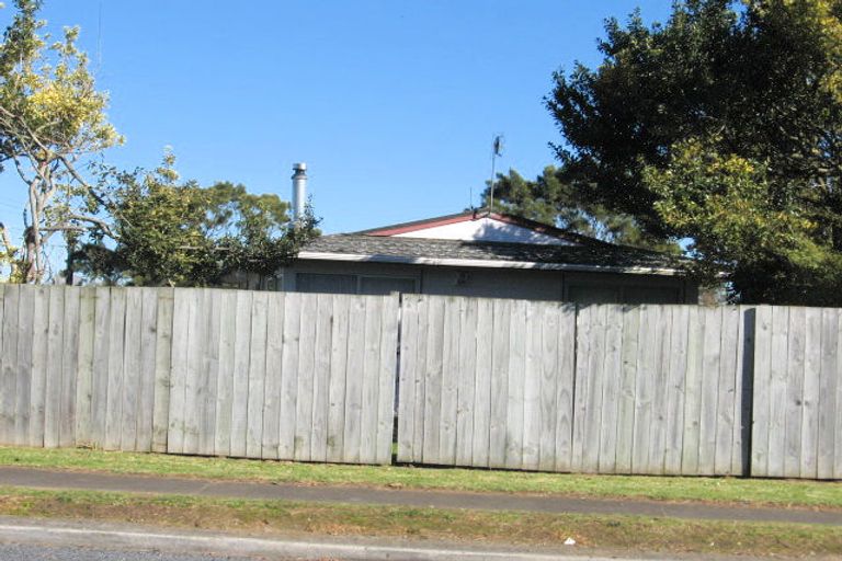 Photo of property in 2 Ranger Place, Wattle Downs, Auckland, 2103