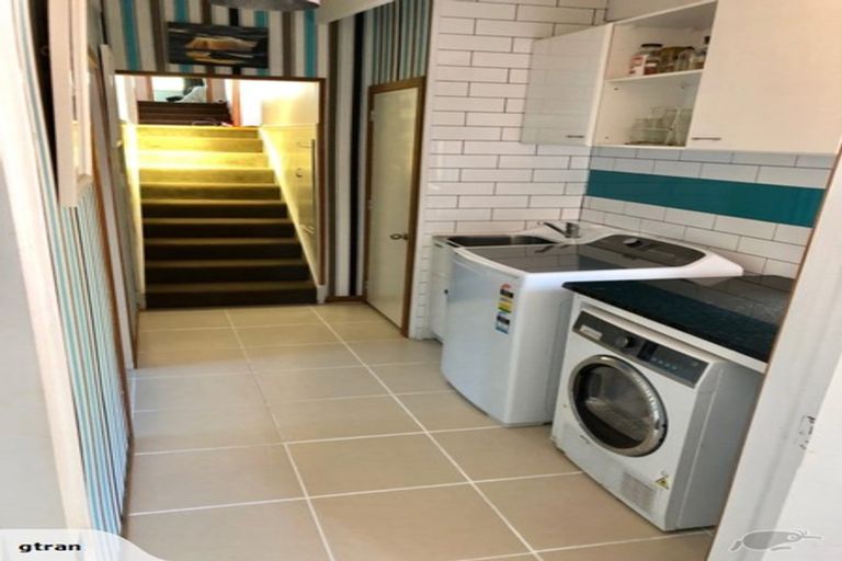 Photo of property in 17 Karen Road, Laingholm, Auckland, 0604