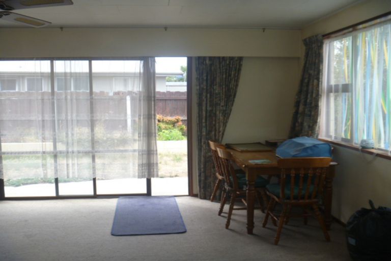 Photo of property in 2/12 Campbell Street, Alexandra, 9320