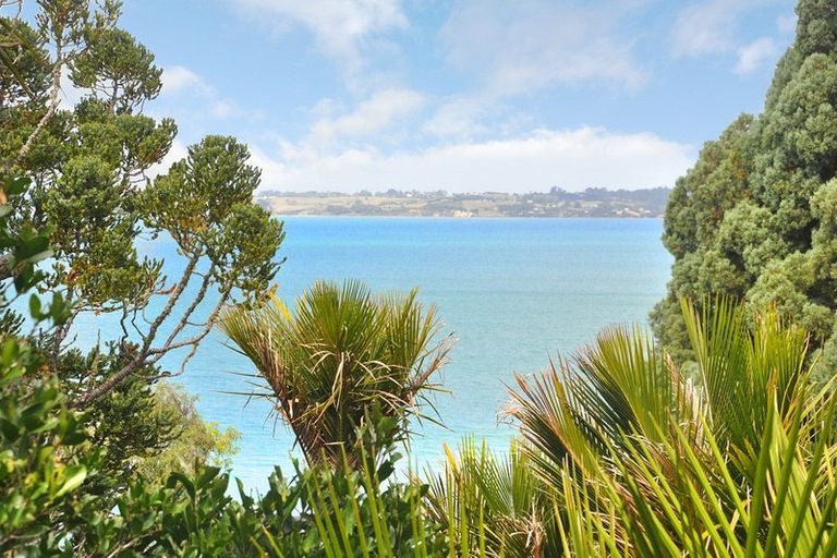 Photo of property in 42 Kauri Road, Laingholm, Auckland, 0604