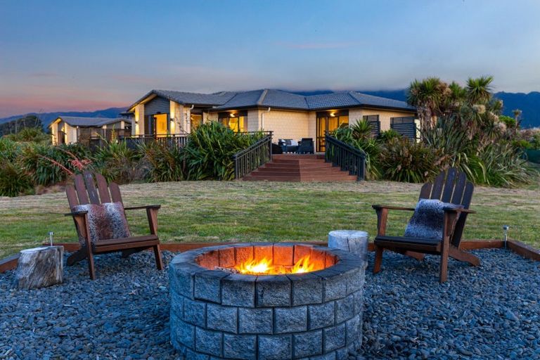 Photo of property in 37 Pingao Lane, Peka Peka, Waikanae, 5391
