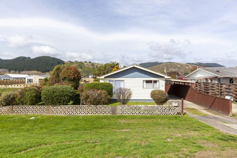 Photo of property in 170 Arawhata Road, Paraparaumu, 5032
