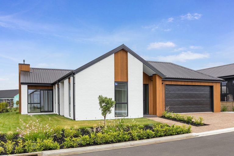 Photo of property in 18 Evergreen Parade, Rosehill, Papakura, 2113