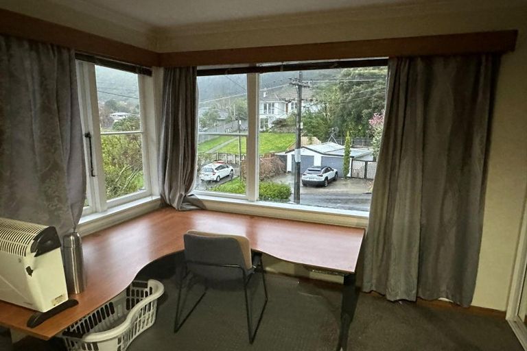 Photo of property in 19 Kiwi Crescent, Tawa, Wellington, 5028