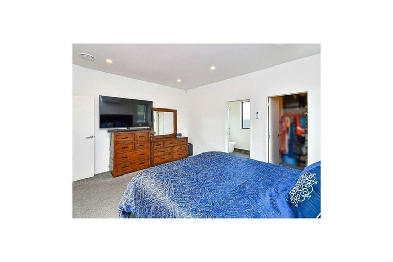 Photo of property in 64 Prado Drive, Pukekohe, 2120