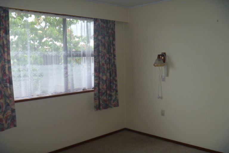 Photo of property in 2/12 Campbell Street, Alexandra, 9320