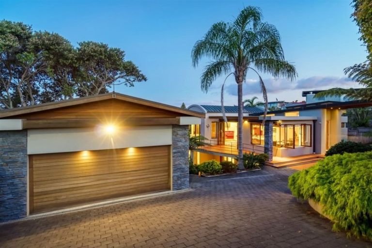 Photo of property in 5 Eastcliffe Road, Castor Bay, Auckland, 0620