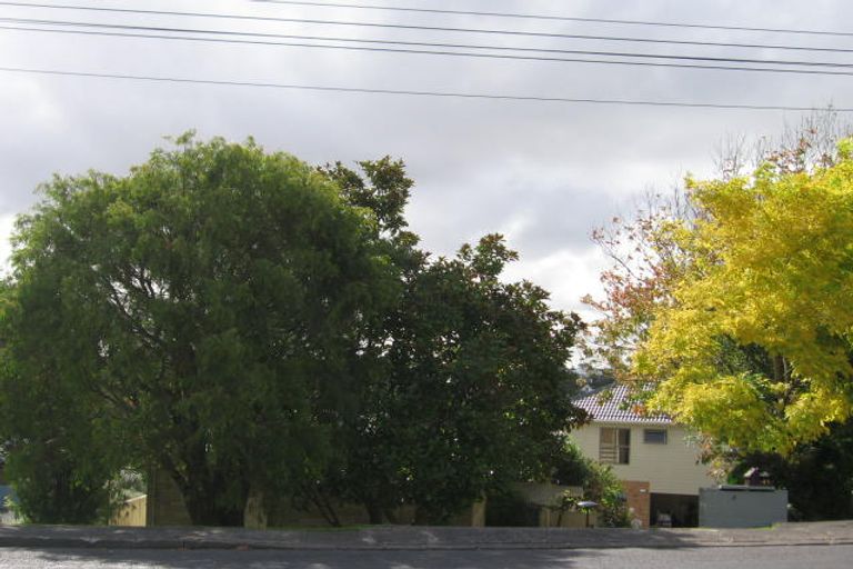 Photo of property in 2/4 Sunnynook Road, Sunnynook, Auckland, 0620