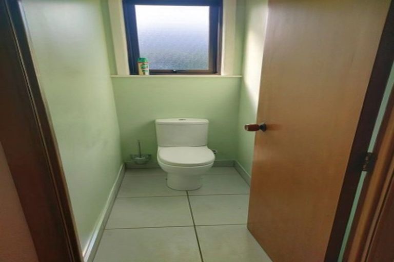 Photo of property in 72 Sylvan Crescent, Te Atatu South, Auckland, 0610