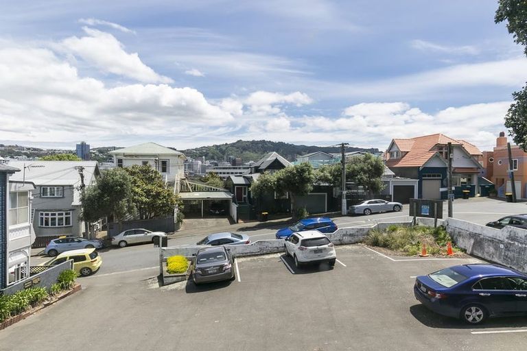 Photo of property in 60 Roxburgh Street, Mount Victoria, Wellington, 6011