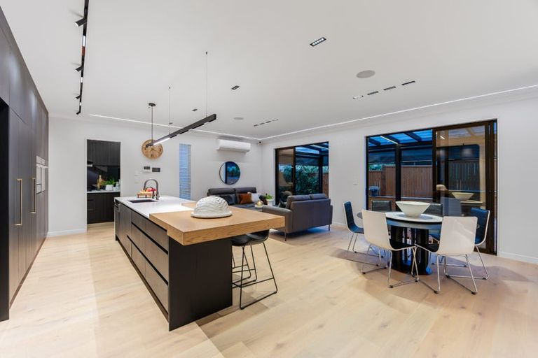 Photo of property in 7 Headsail Drive, Long Bay, Auckland, 0630