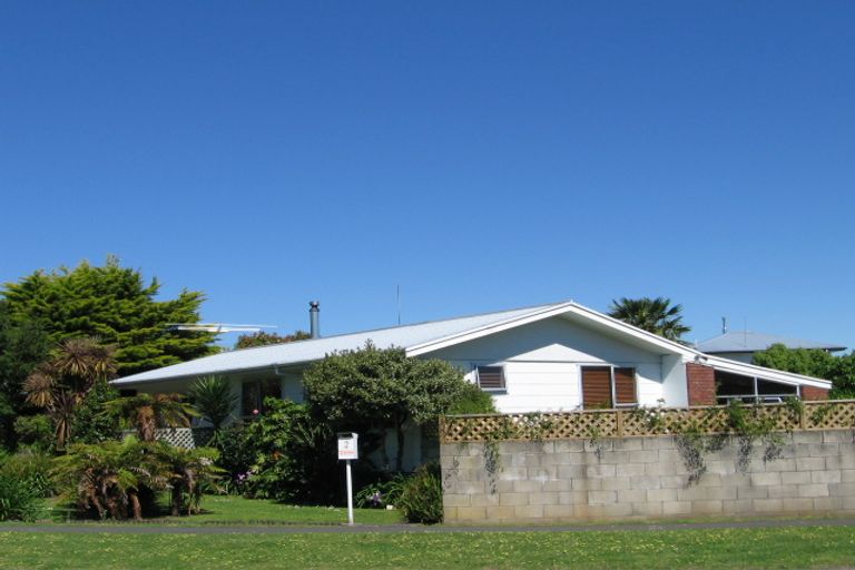 Photo of property in 2 Charles Street, Riverdale, Gisborne, 4010