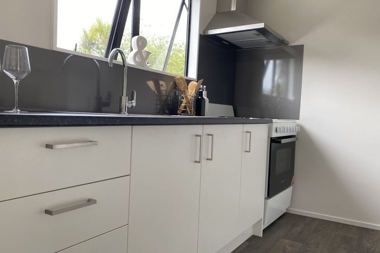 Photo of property in 3 Lowell Place, Massey, Auckland, 0614