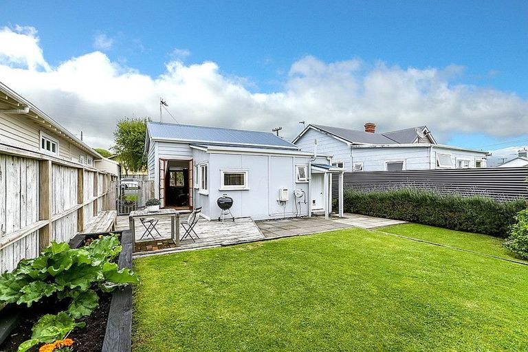 Photo of property in 94 Hine Street, New Plymouth, 4310