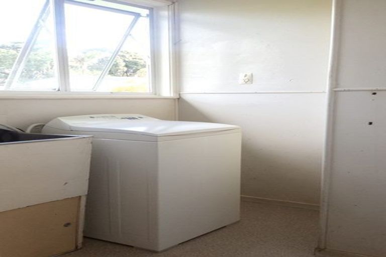 Photo of property in 115 Farquhar Road, Glendene, Auckland, 0602