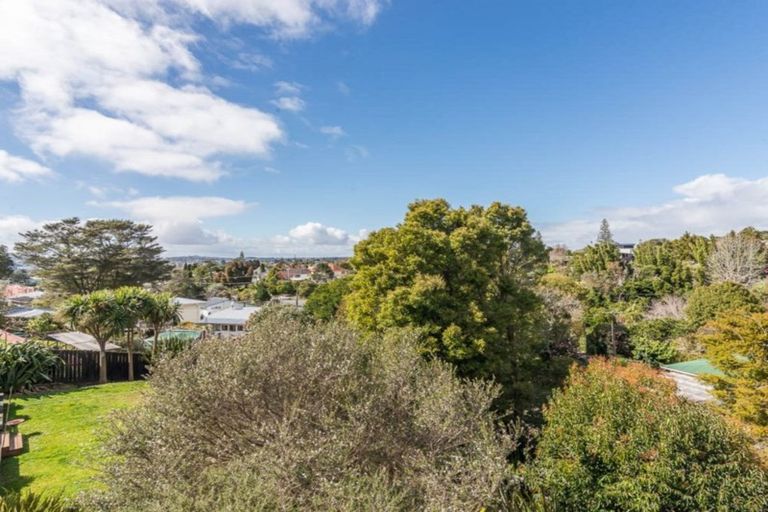 Photo of property in 25a Eastglen Road, Glen Eden, Auckland, 0602