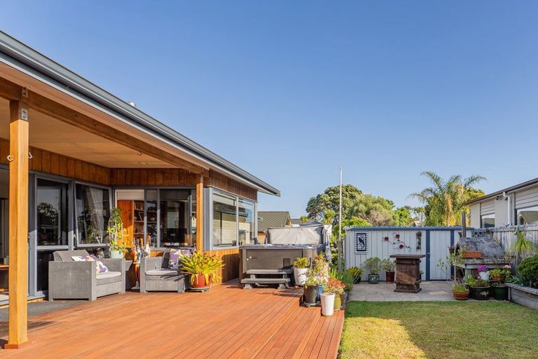 Photo of property in 15 Martin Place, Cooks Beach, Whitianga, 3591